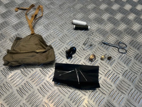 Trousse couture militaire - de,