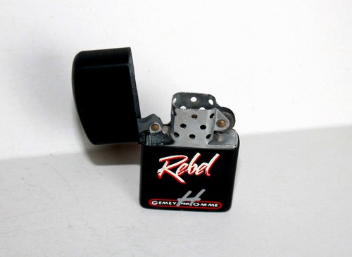 Ancien joli briquet - briquet, a