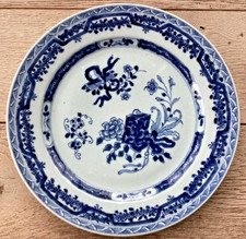 Ancien plat en porcelaine
