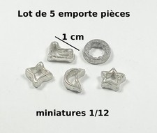 5 emporte pièces ,miniature maison de poupée,vitrine,cuisine,métal *CL9
