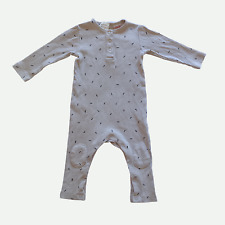 Combinaison grise a tirets