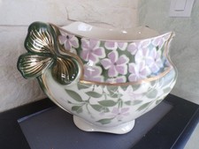 Gros Cache pot faïence barbotine KG Lunéville modèle pervenche