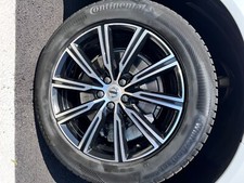 roue volvo xc60 ( jantes 19 pouces + 4 pneus hiver + 4 pneus été )
