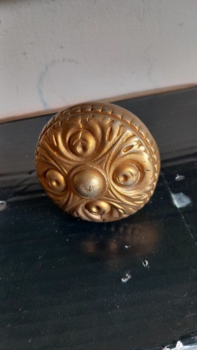 Ancien gros bouton porte - porte, /