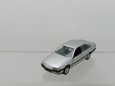 Gama 1133 Opel Senator Gris