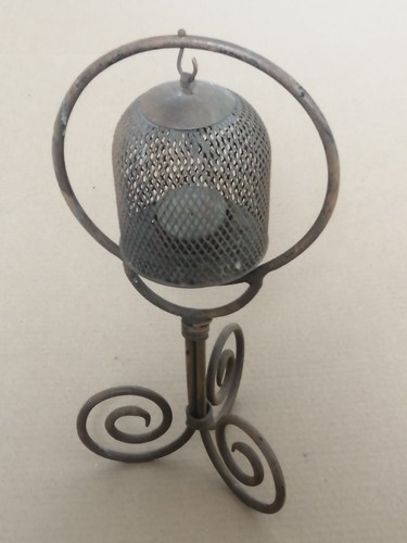 Une lampe bougie - une,