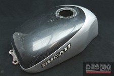 Réservoir d’essence gris