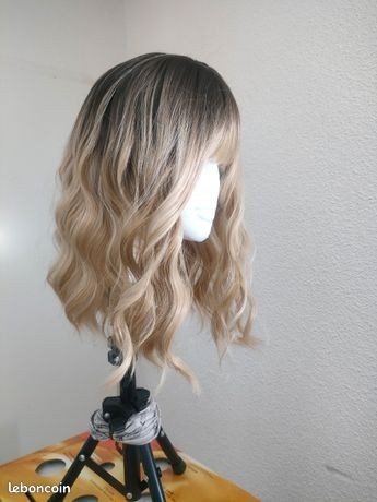 Perruque blonde méchée