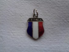 PETIT PENDENTIF MEDAILLE