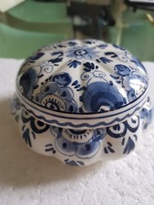 BONBONNIERE PORCELAINE  DELFTS HAND WERK HOLLAND DECOR FLORAL BLEU BLANC