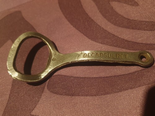 Décapsuleur ancien