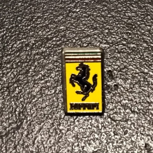 Pin automobile logo - pin’s,