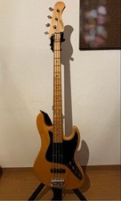 Guitare basse électrique