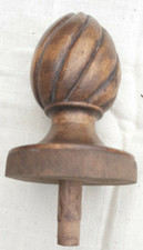 Boule d'escalier en bois Sculpté  Ht 11.5 cm  Ø 6.2cm