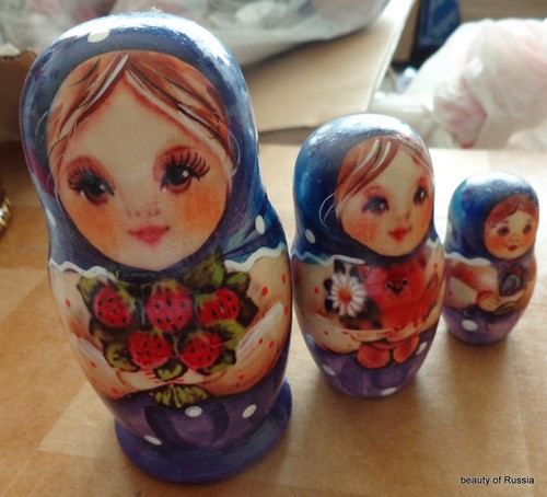 Superb three girls strawberry - superb,