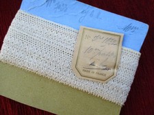 10 m d'étroite dentelle aux