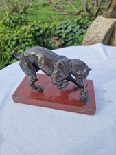Charmant petit bronze chien Bulldog jouant avec une souris époque 1900