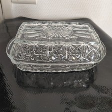 Ancien Beurrier En Verre Moulé Ciselé