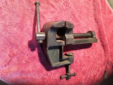 Ancien étau d'établi en acier ,outil atelier