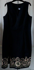 Robe de cocktail noire, broderies dorées en bas, excellent état,T.38