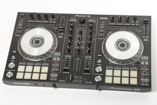 Contrôleur DJ Pioneer DDJ-SR2 2 canaux modèle Serato Performance testé au Japon