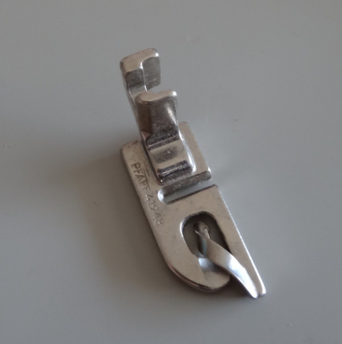 Pied ourleur 4mm pfaff - pied,