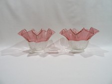 ANCIENNE PAIRE DE ROSACE TULIPE DE LAMPE EN VERRE GRAVE FILIGRANE ROUGE