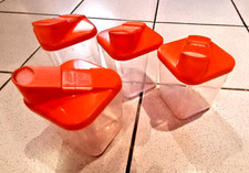 VINTAGE    LOT DE   4   BOITES VERSEUSES  PLASTIQUE  ETAT D USAGE   ANNEES  1970