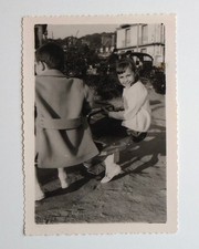 Fille souriante tourniquet