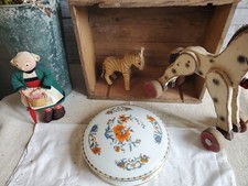 Limoges Raynaud. Grosse bonbonnière en porcelaine Vieux Chine Collection Damon