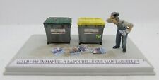 M.M.B 040B KIT RESINE CONTAINER EMMANUEL A LA POUBELLE OUI, MAIS LAQUELLE ? 1/43