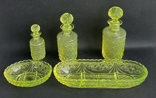 Ancien service salle de bain nécessaire de toilette flacon verre ouraline XIXème