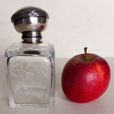 Ancien flacon de parfum en cristal de Baccarat argent massif décor fleuri Gravé 