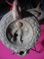 LAMPE A HUILE ROMAINE A DECOR - ANGELOT  AVEC SOCLE EXPO