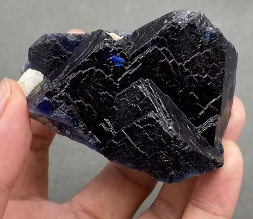 Fluorite noire fluorescente