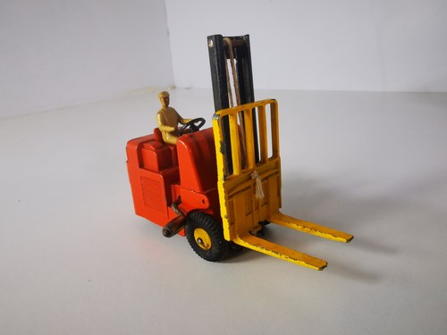 Chariot élévateur dinky toys - chariot,