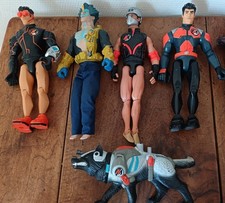 Lot de 4 figurines + Loup ACTION MAN loose. C89