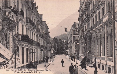 Cauterets boulevard latapie - cauterets,
