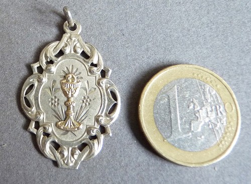 Pendentif religieux médaille