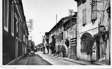 (81) MONTREDON LABESSONNIE Avenue Lacaune, pompe à essence Azur voiture tacot