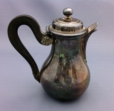 Rare petite verseuse en argent