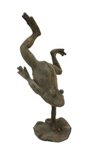 GRENOUILLE ACROBATE EN FONTE