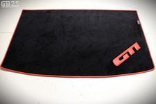 Sur-tapis de coffre moquette noir bordure rouge Peugeot 205 GTI