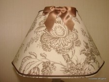 Abat-jour hexagonal toile de Jouy CANOVA, ivoire a motifs marron 30 cm