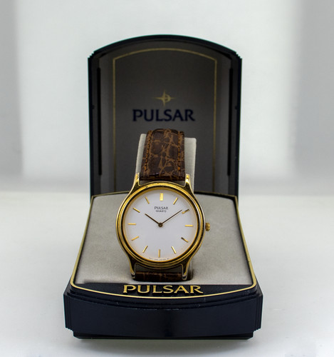 Montre quartz pulsar - à,