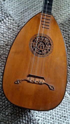 Ancienne gitarre laute guitare - laute,