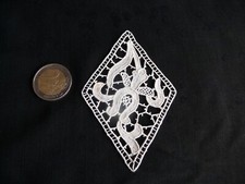 Incrustation ancienne au point