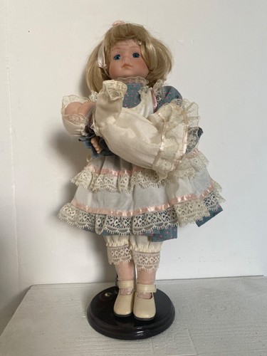 Poupée ancienne porcelaine - poupée, en