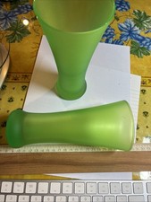 2 vase en verre vert en trés