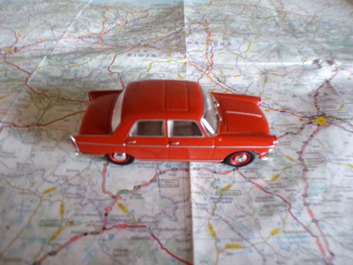 Peugeot 404 berline rouge - peugeot,